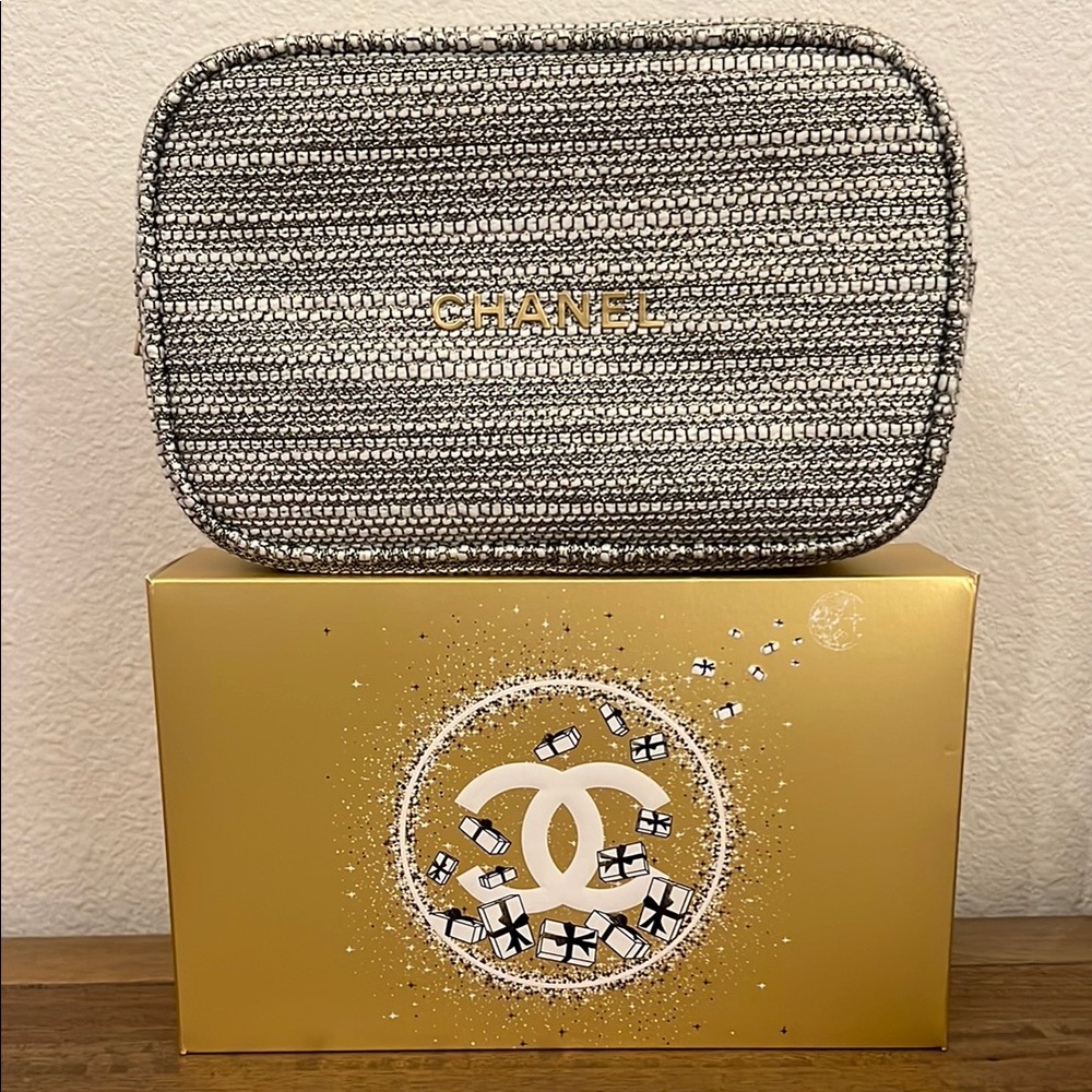 CHANEL Gray Cosmetic Bag with Textured Fabric and Zipper Closure
